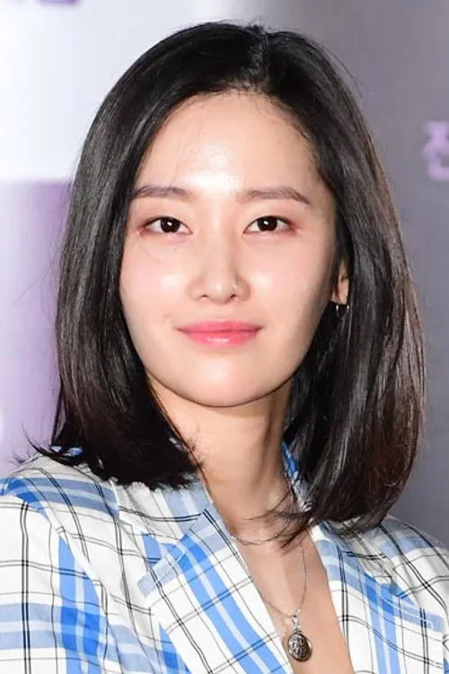 Jeon Jong-seo photo