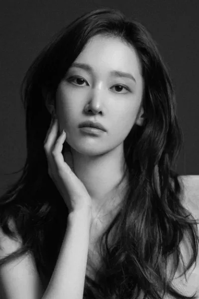 Jeon Jong-seo photo
