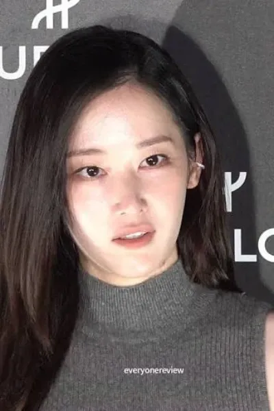 Jeon Jong-seo photo