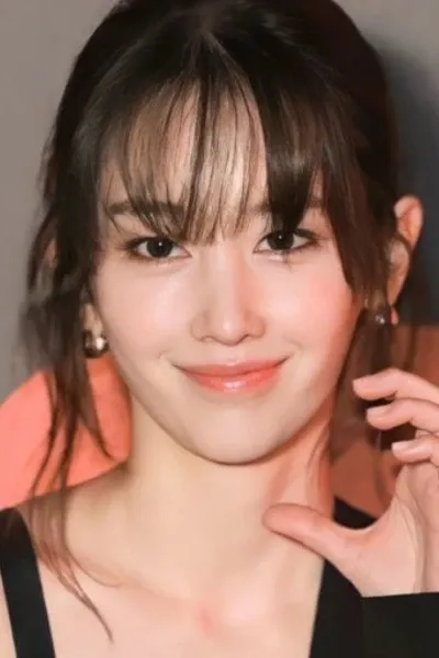 Jeon Jong-seo photo