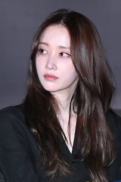 Jeon Jong-seo photo