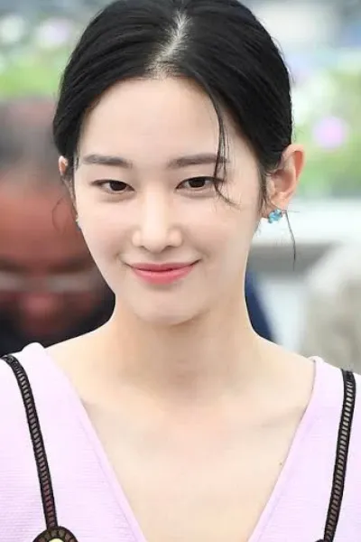 Jeon Jong-seo photo