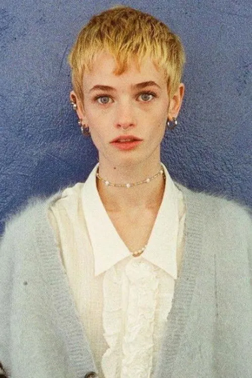 Esther-Rose McGregor photo