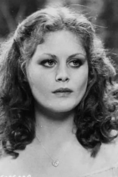 Beverly D'Angelo photo