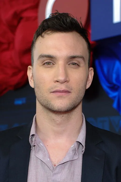 Ari Millen photo