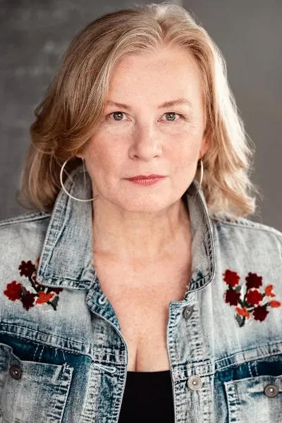 Elizabeth Saunders photo