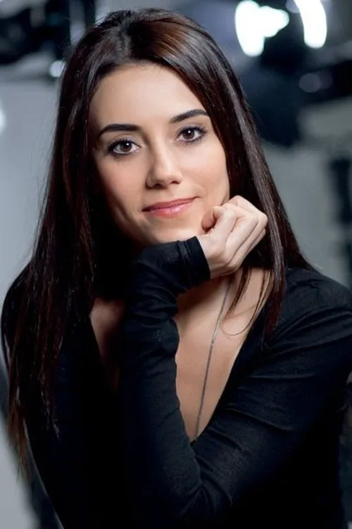 Cansu Dere photo