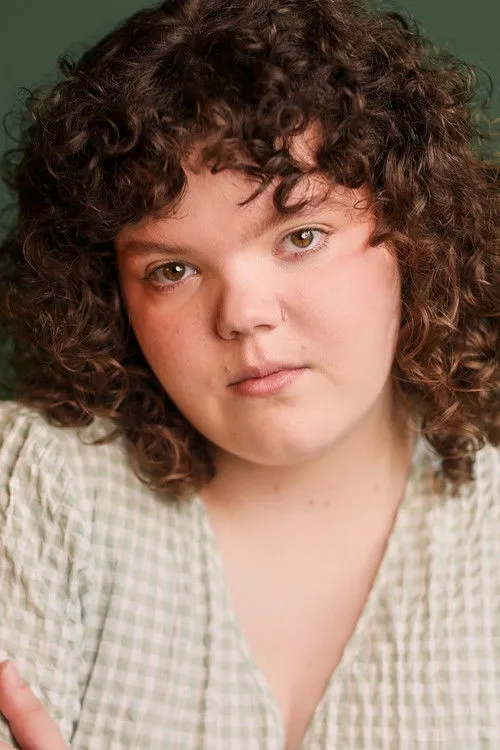 Hollie Avery photo