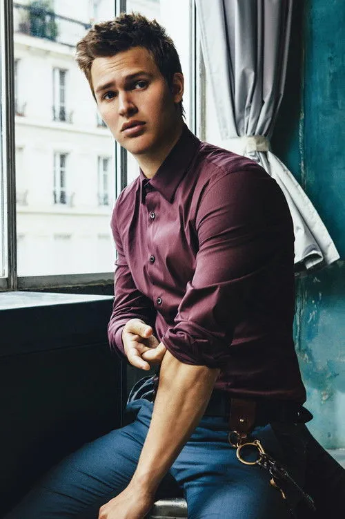 Ansel Elgort photo