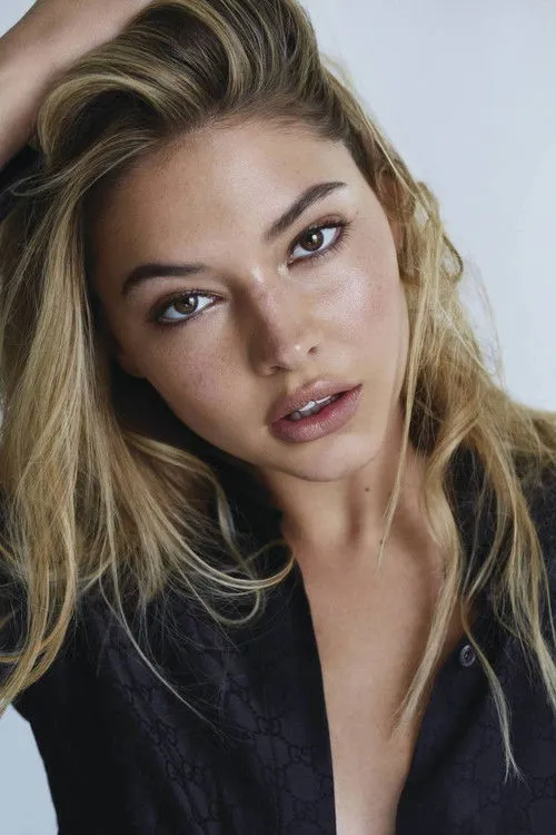Madelyn Cline photo