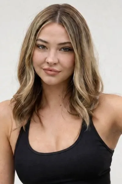 Madelyn Cline photo