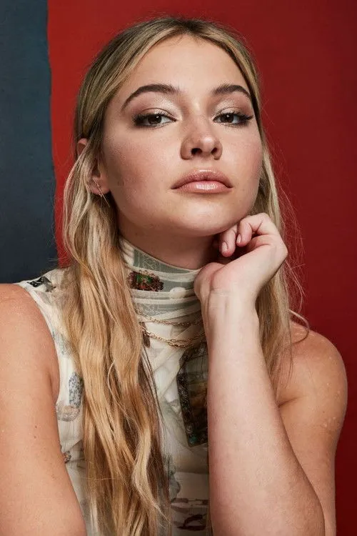 Madelyn Cline photo