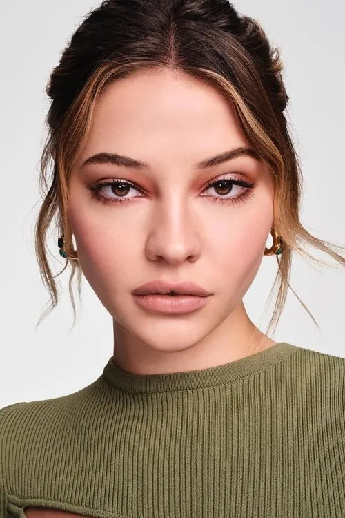 Madelyn Cline photo
