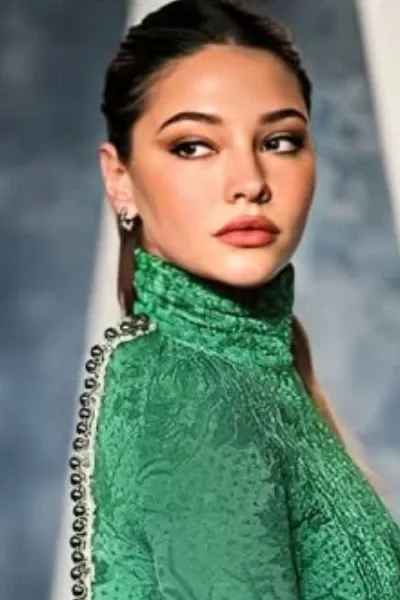 Madelyn Cline photo