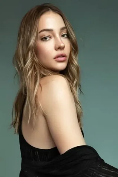 Madelyn Cline photo