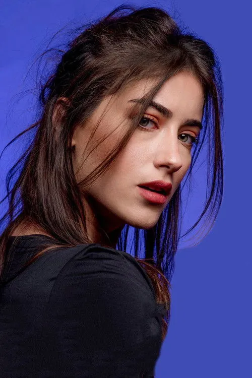 Hazal Kaya photo