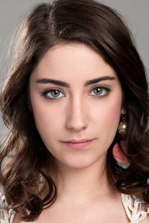 Hazal Kaya photo