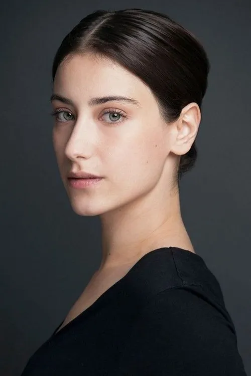 Hazal Kaya photo