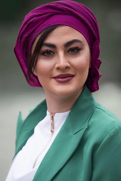 Maryam Momen photo