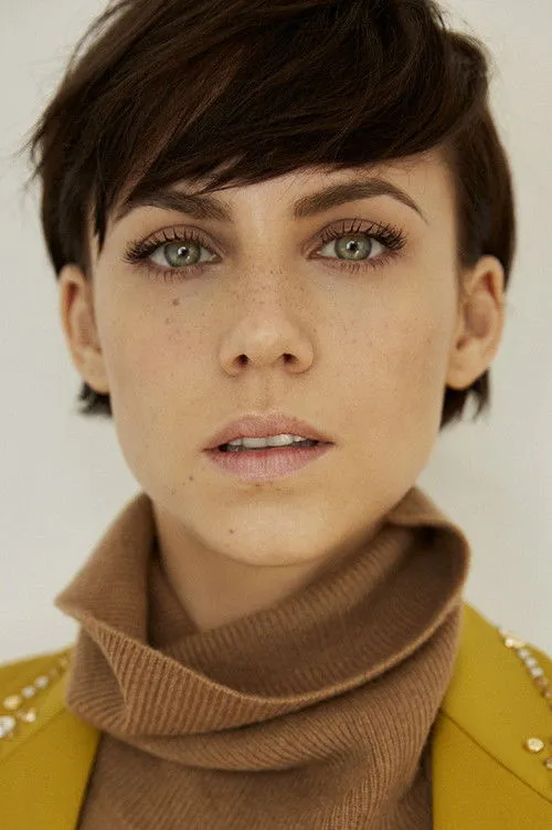 Aura Garrido photo