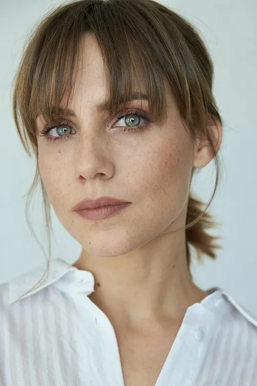 Aura Garrido photo