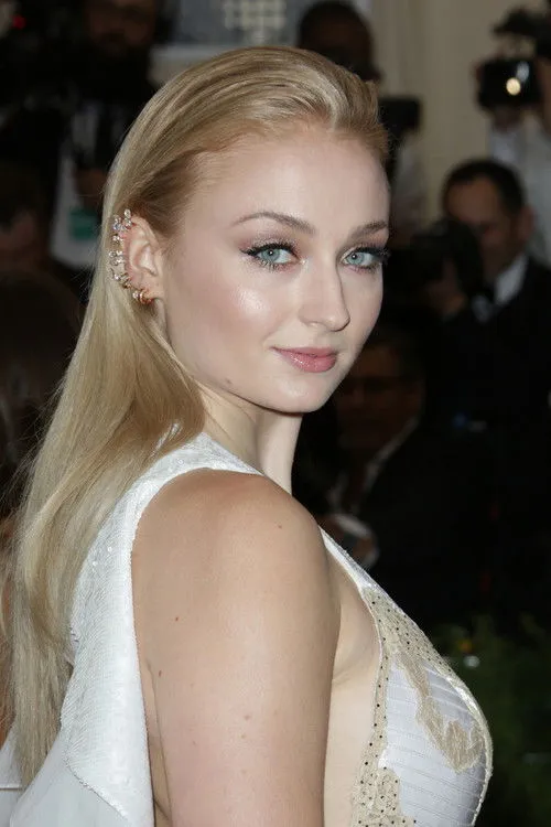Sophie Turner photo