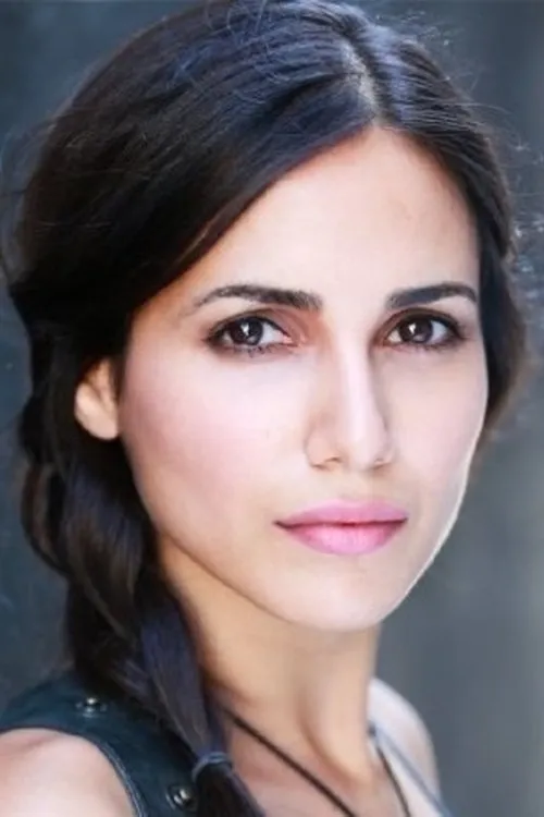 Yasmine Aker photo