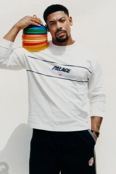 Aaron Pierre photo