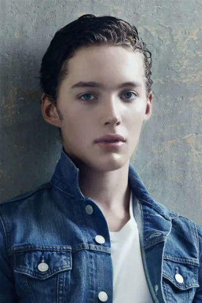 Toby Regbo photo