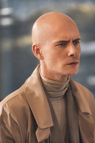 Harry Lloyd photo