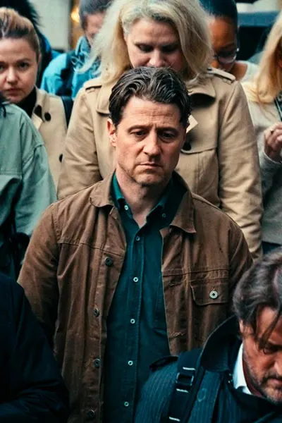 Ben McKenzie photo