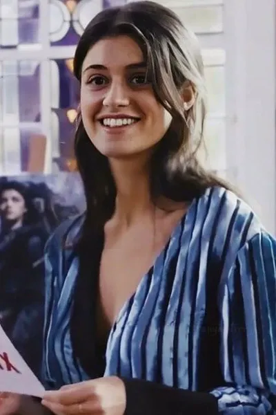 Anya Chalotra photo