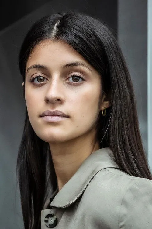 Anya Chalotra photo