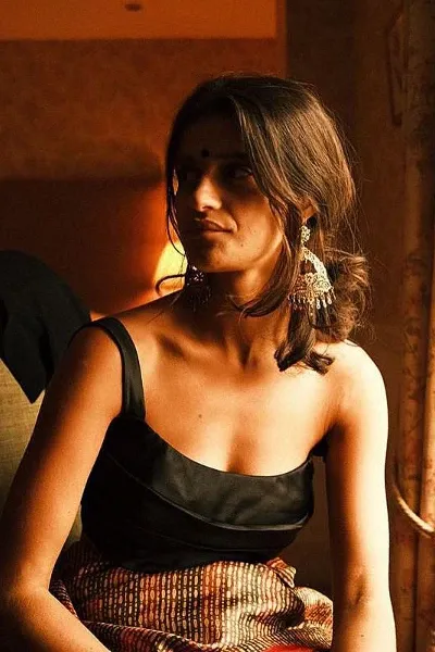 Anya Chalotra photo