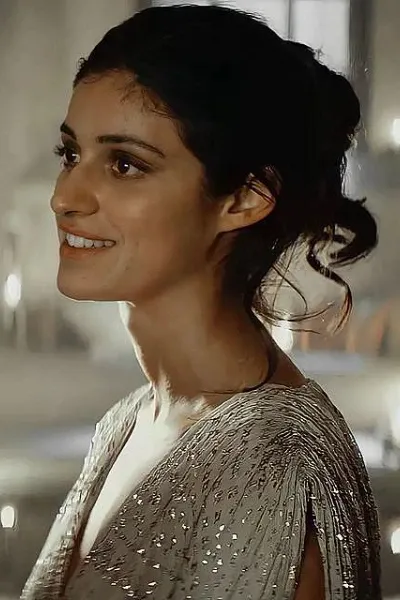 Anya Chalotra photo