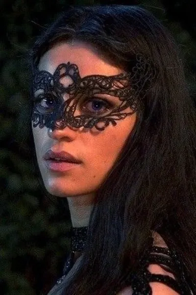 Anya Chalotra photo