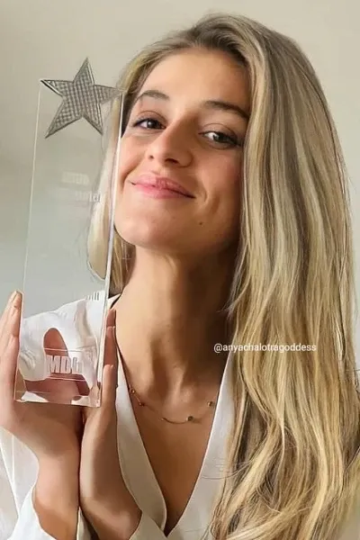 Anya Chalotra photo