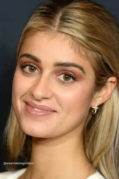 Anya Chalotra photo