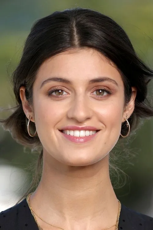 Anya Chalotra photo