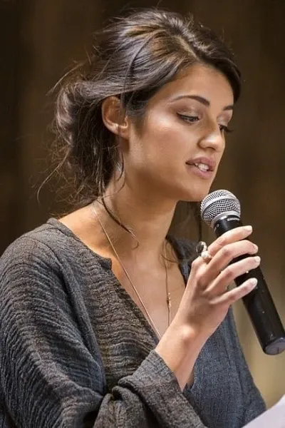 Anya Chalotra photo