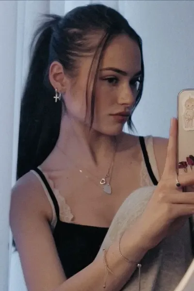 Olivia Christie photo