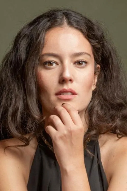 Pelin Akil photo