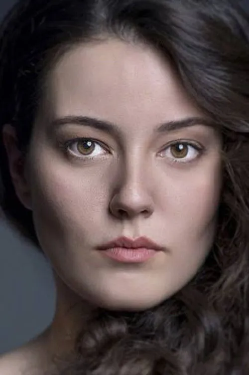 Pelin Akil photo