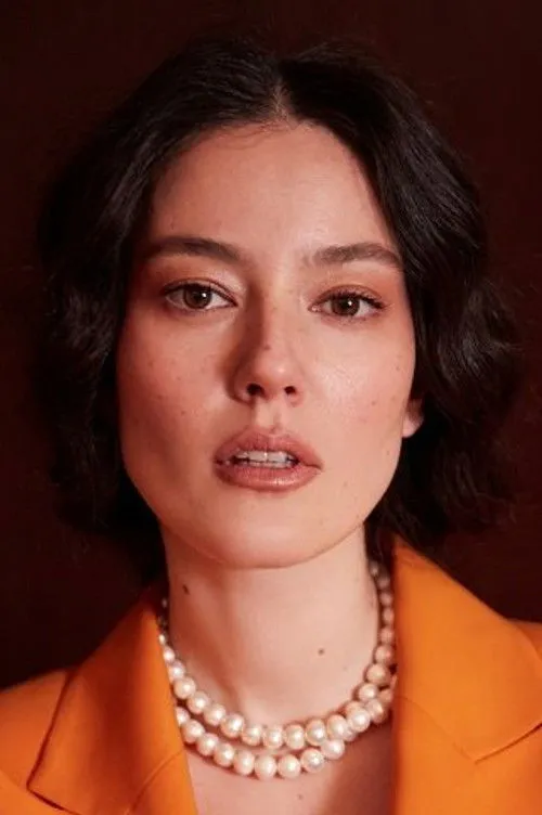 Pelin Akil photo