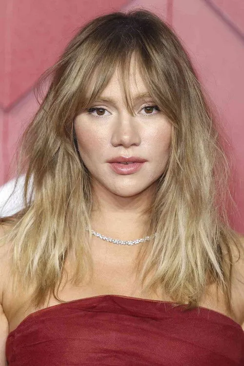 Suki Waterhouse photo