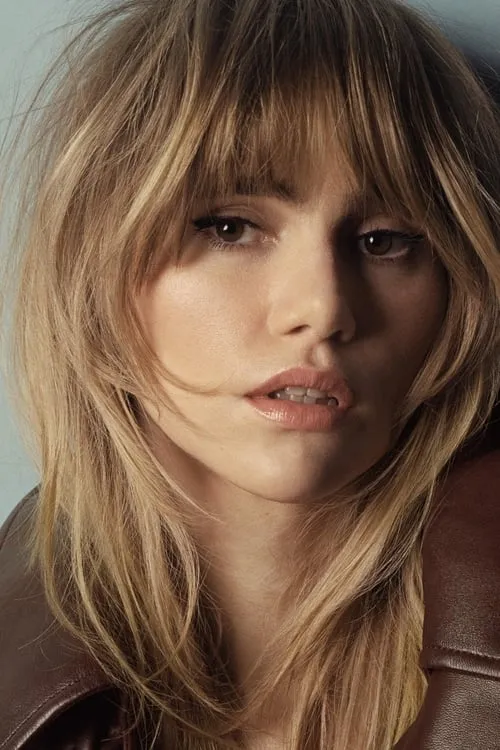 Suki Waterhouse photo