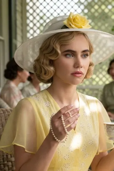 Suki Waterhouse photo
