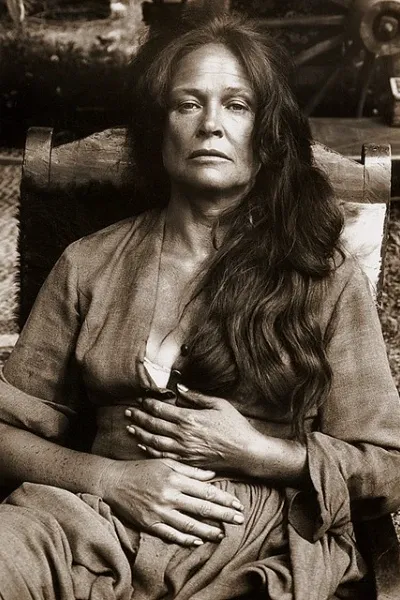 Colleen Dewhurst photo