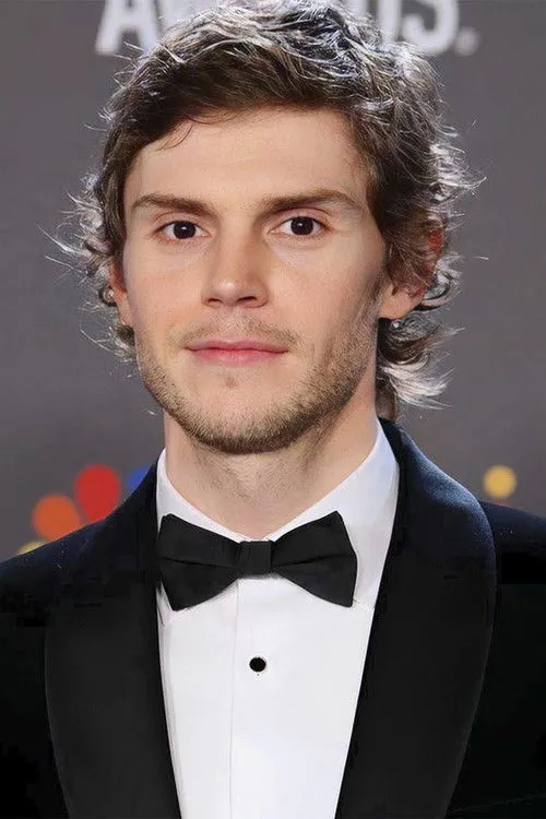 Evan Peters photo