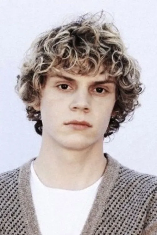 Evan Peters photo